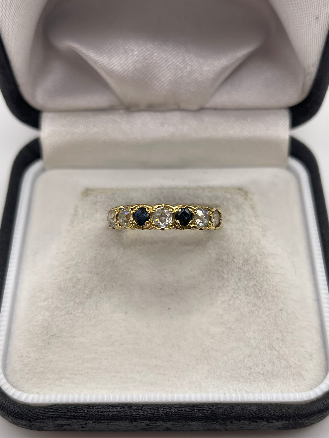 18ct gold sapphire and diamond ring