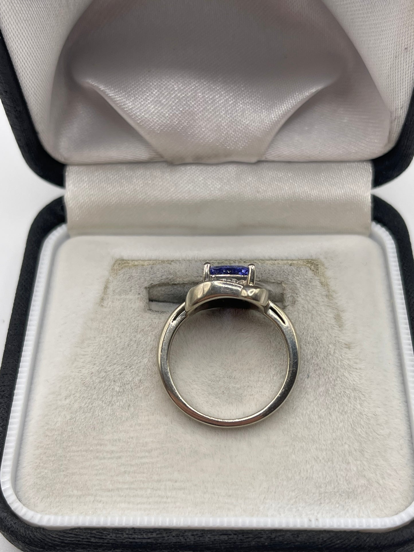 14ct white gold tanzanite and diamond ring