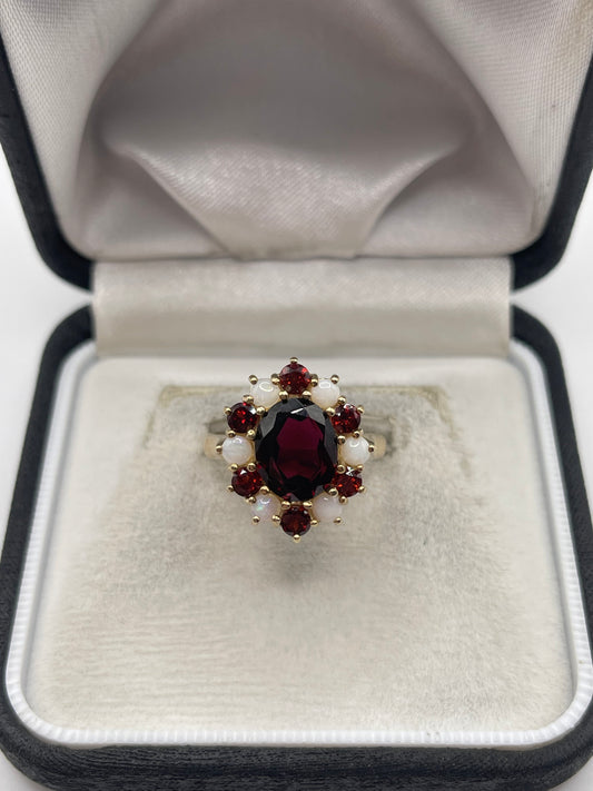 Heavy 9ct gold garnet and opal ring
