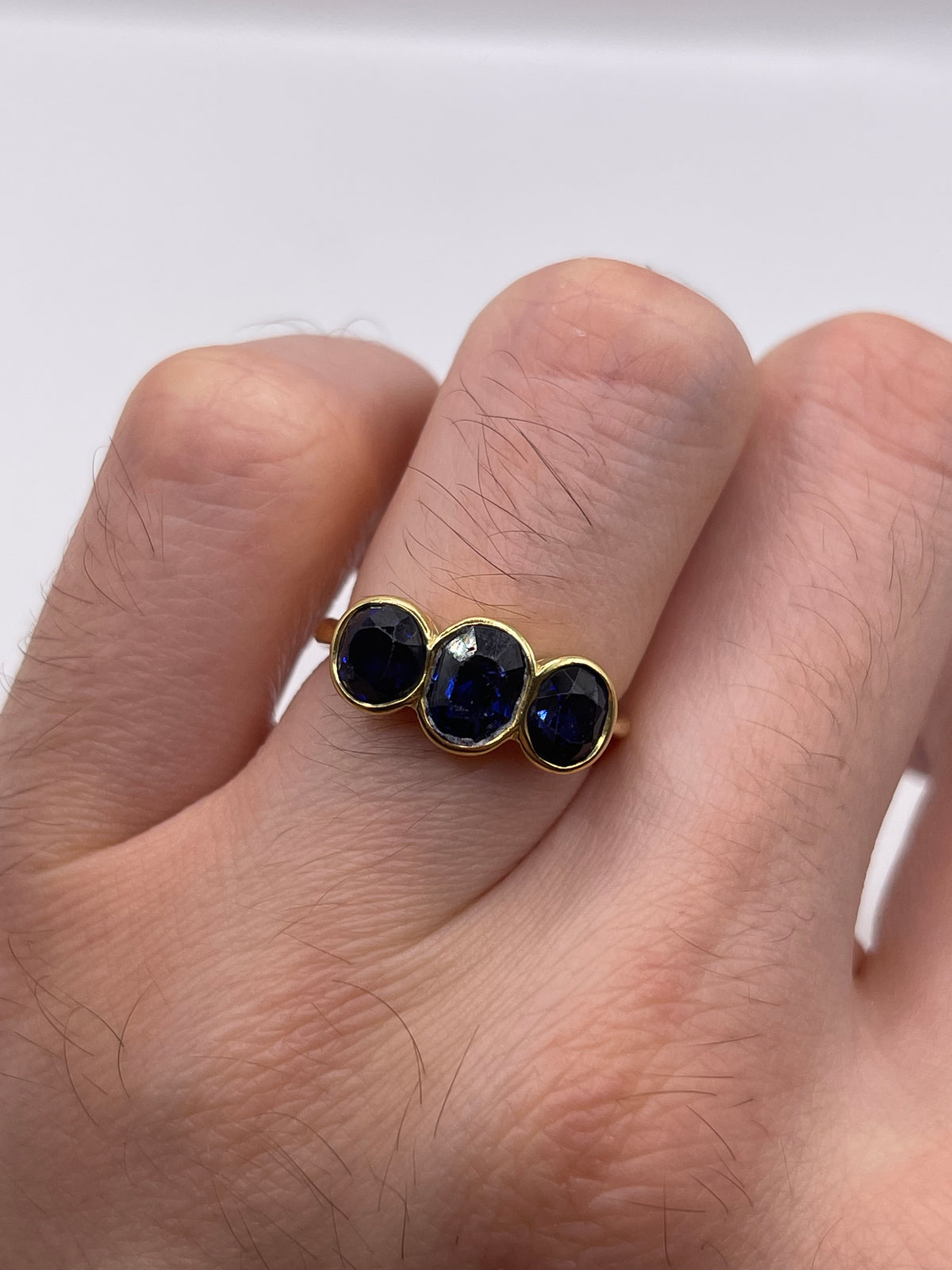 18ct gold sapphire ring