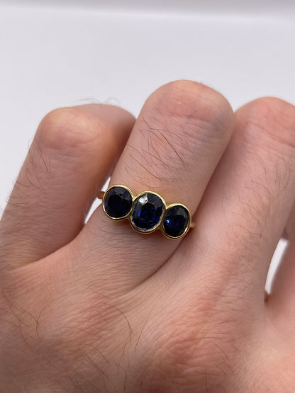 18ct gold sapphire ring