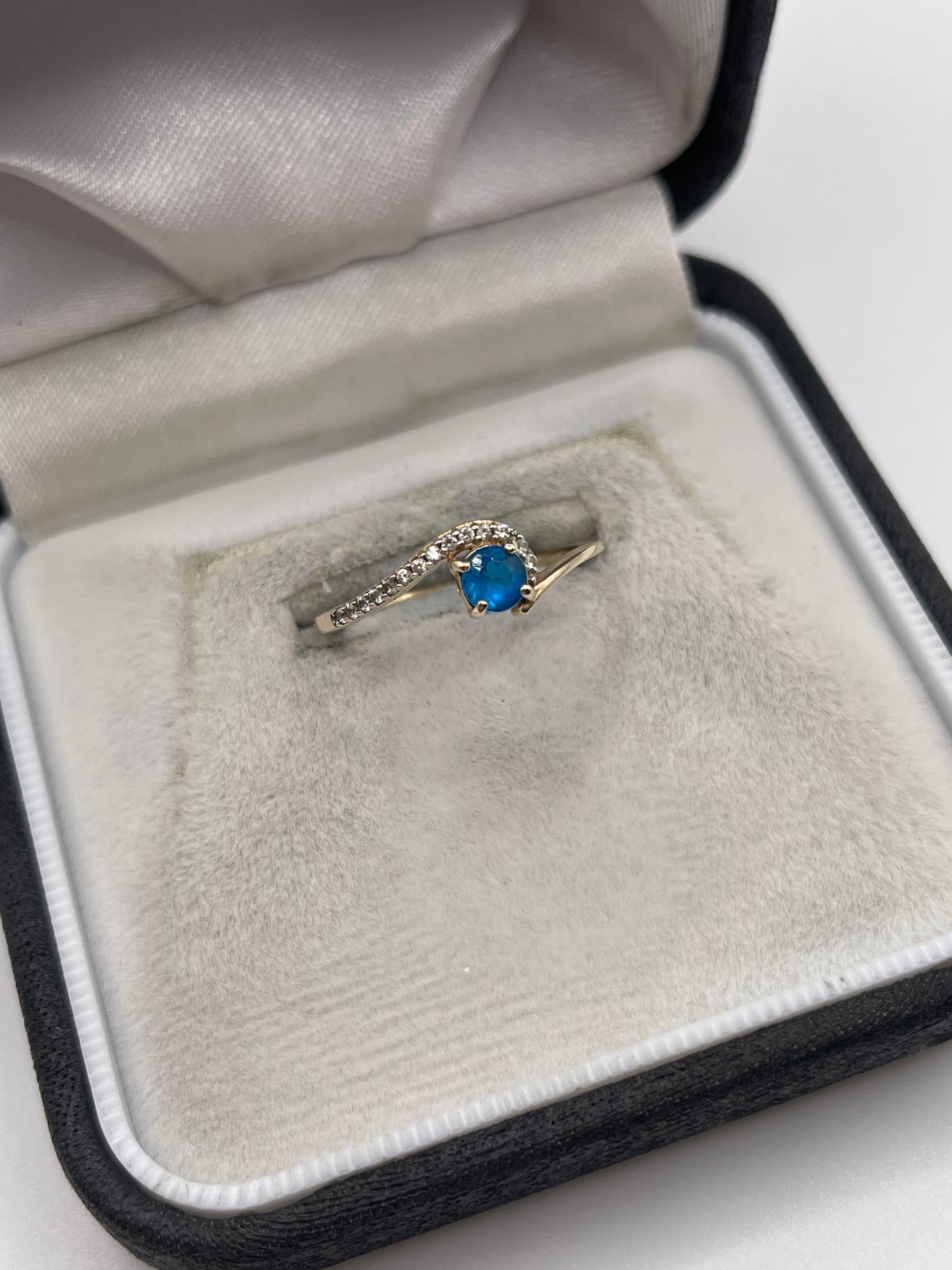 9ct gold apatite and zircon ring