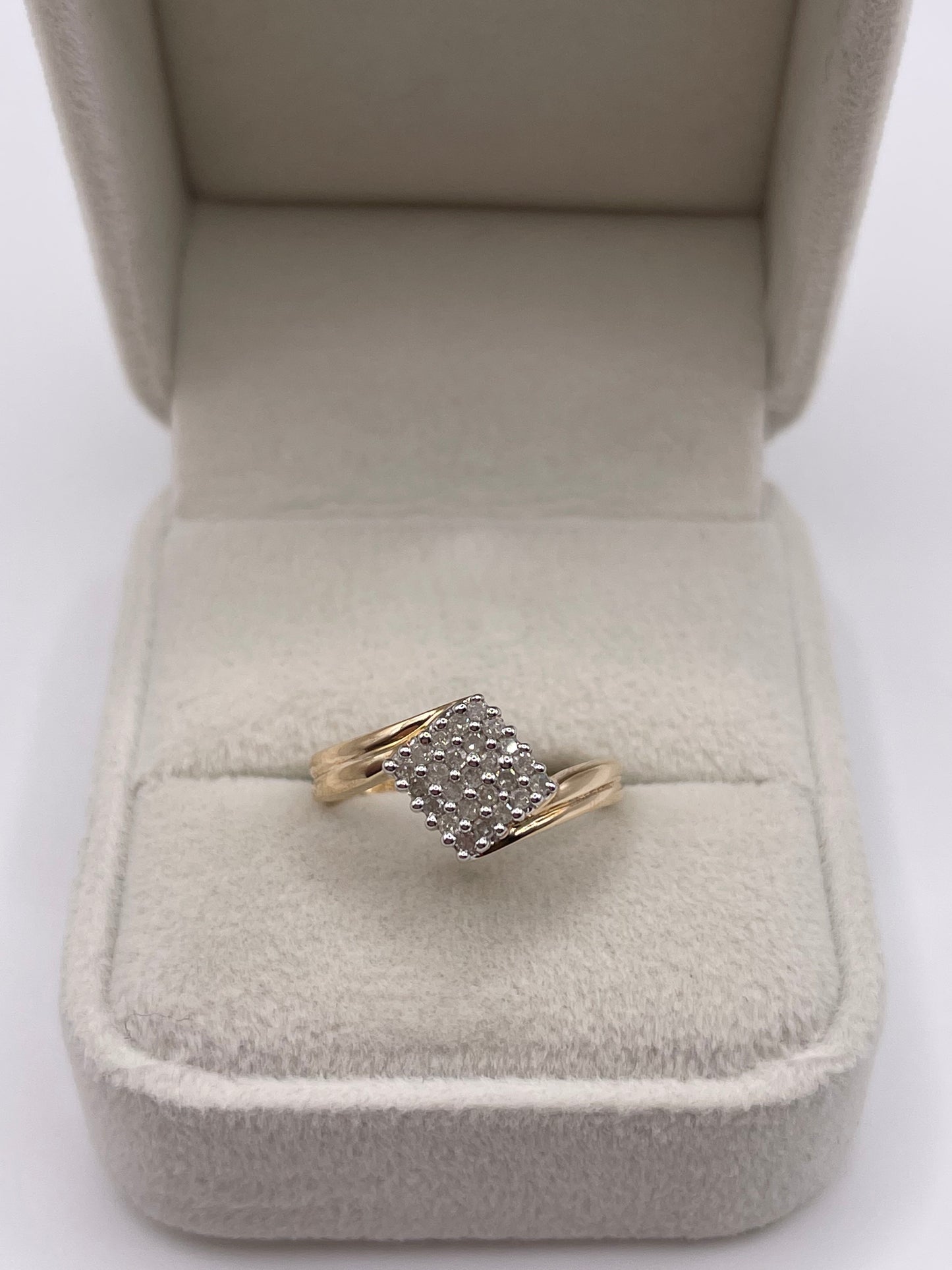 9ct gold diamond cluster ring