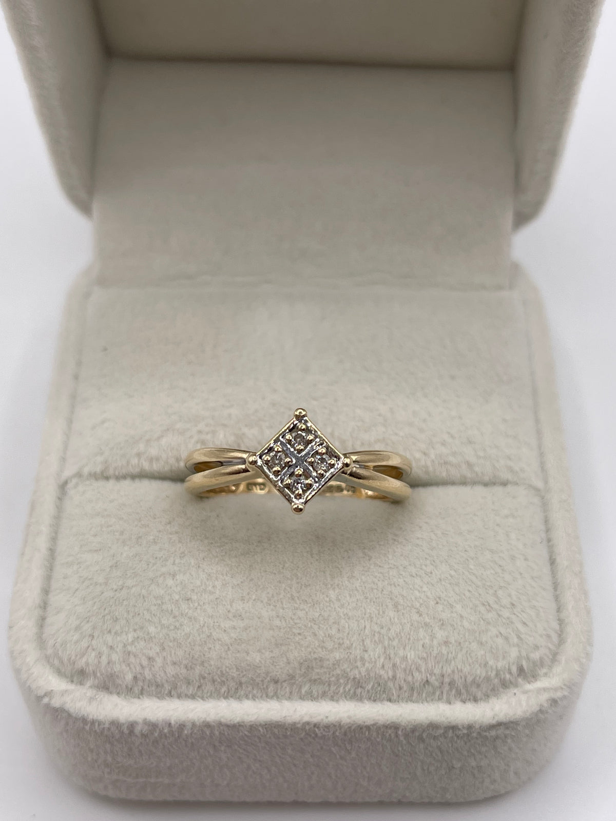 9ct gold diamond ring