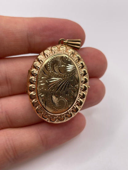 9ct gold locket pendant