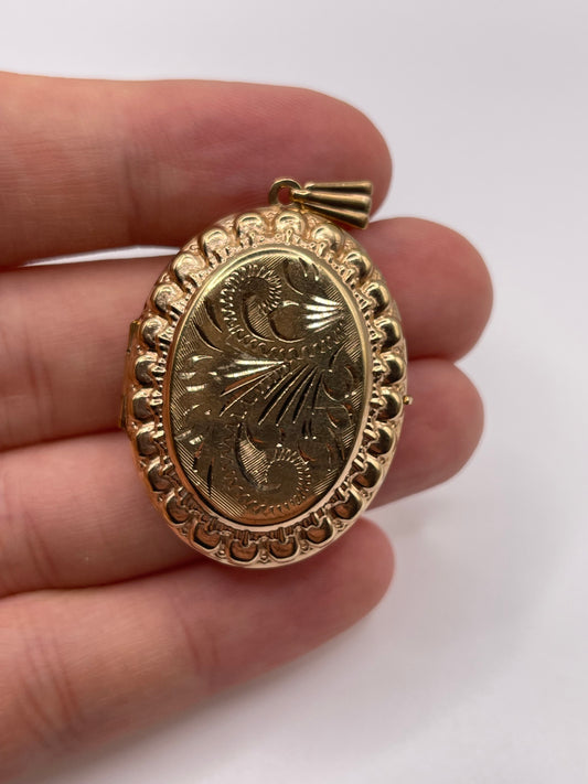 9ct gold locket pendant