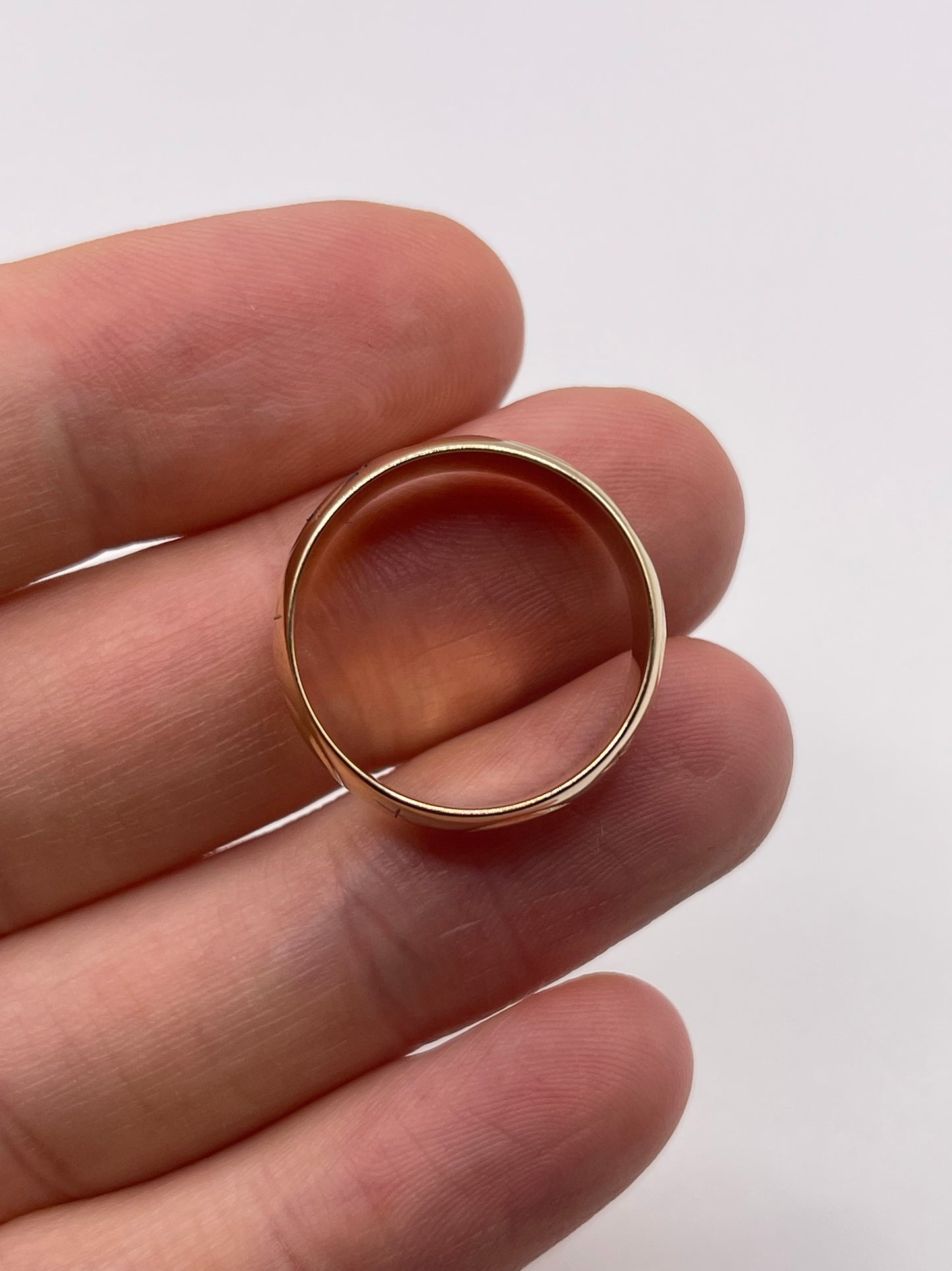 9ct gold patterned band
