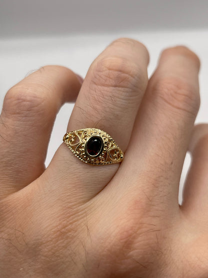 9ct gold garnet ring