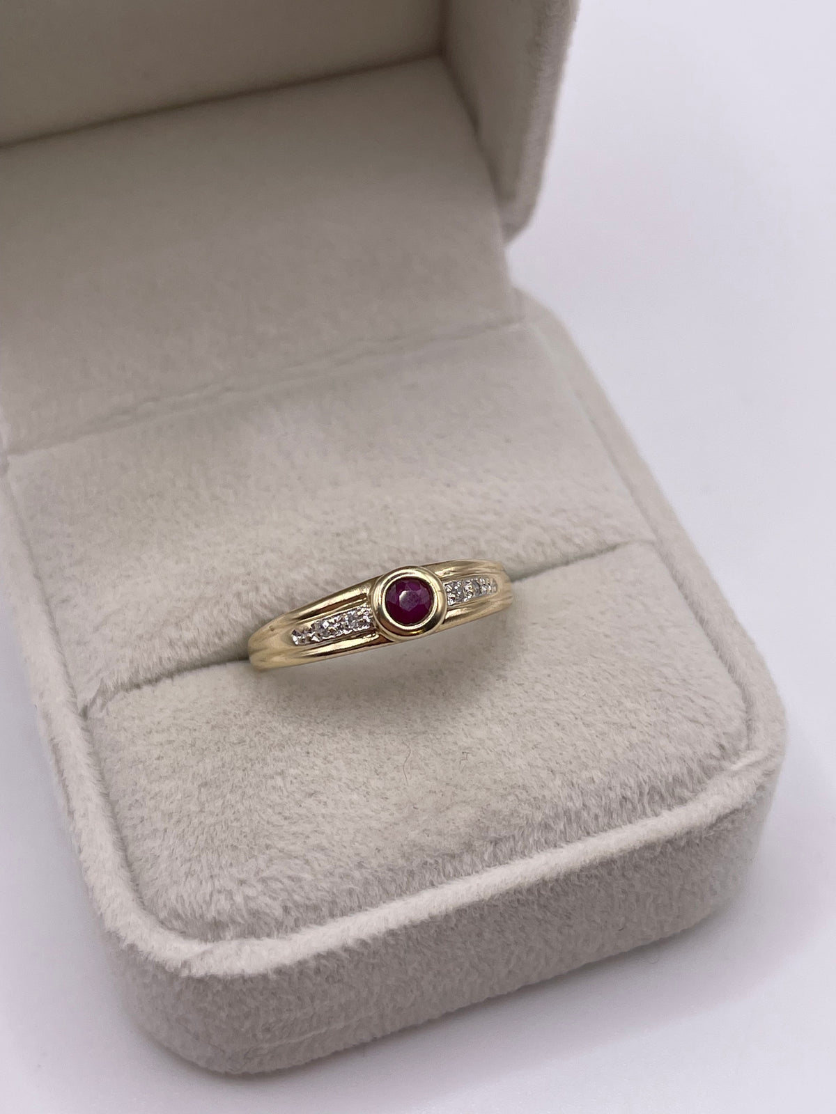 9ct gold ruby and diamond ring