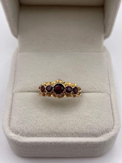 9ct gold garnet ring