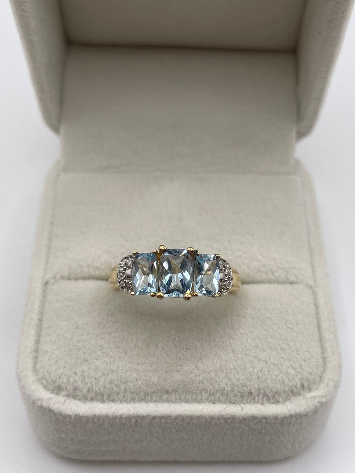 9ct gold topaz and diamond ring
