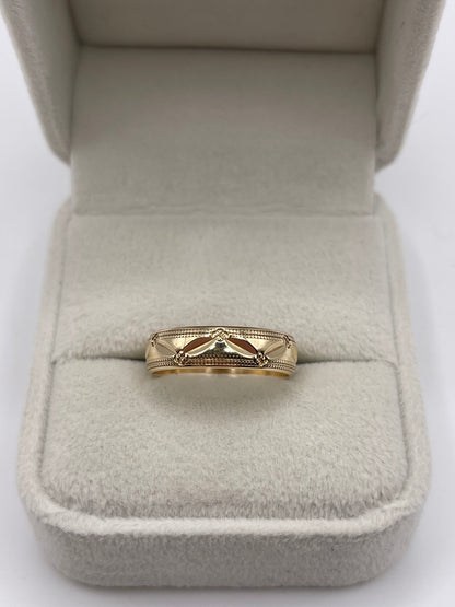 9ct gold patterned band