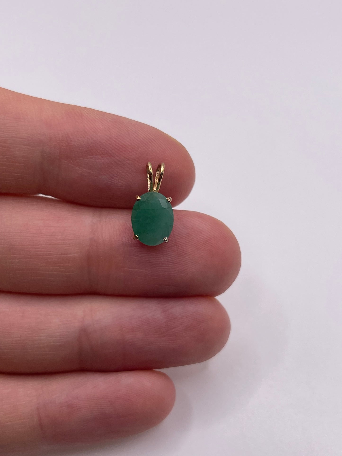 9ct gold emerald pendant