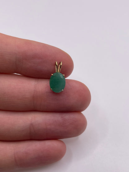 9ct gold emerald pendant