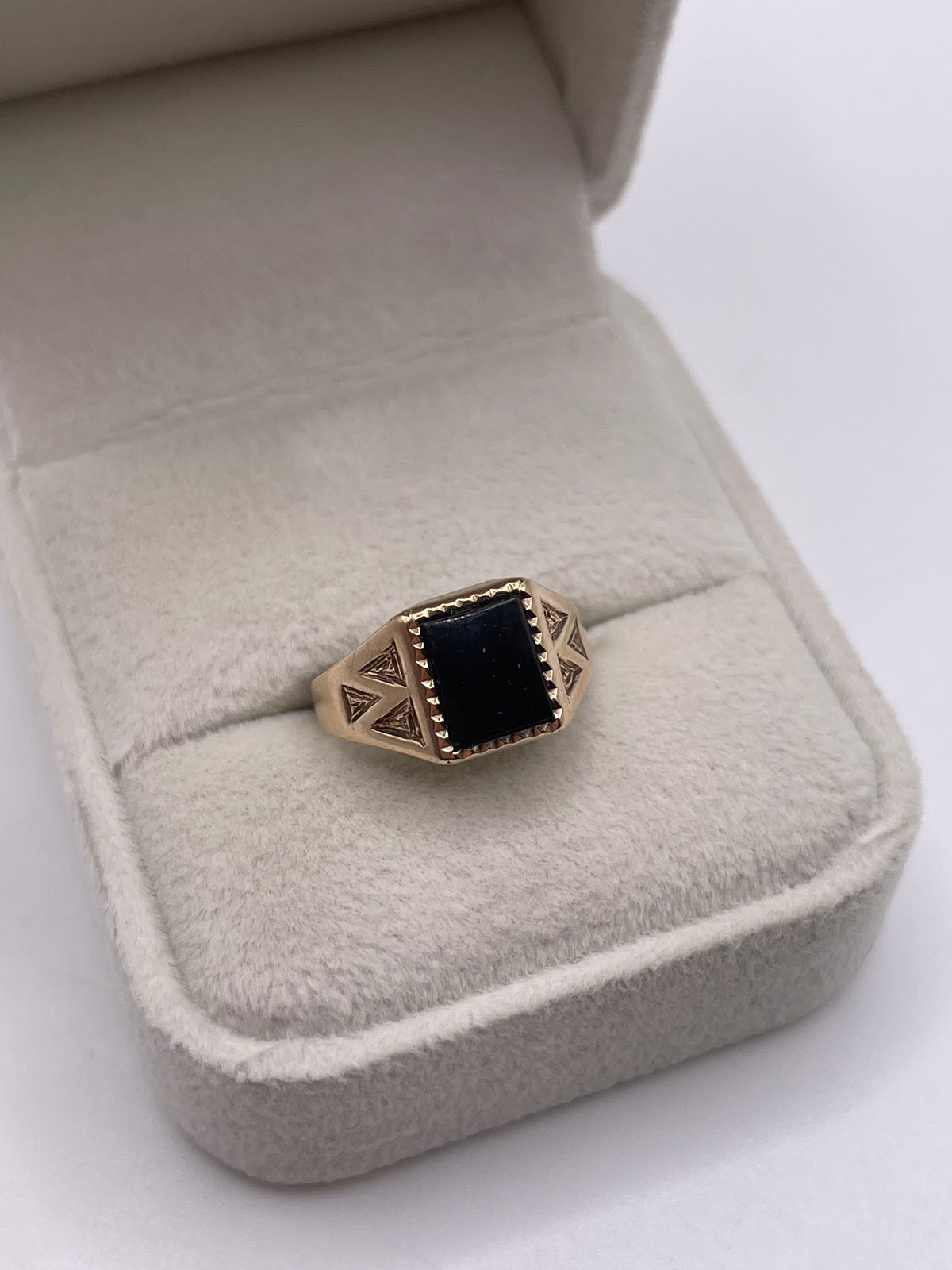 9ct gold onyx signet ring