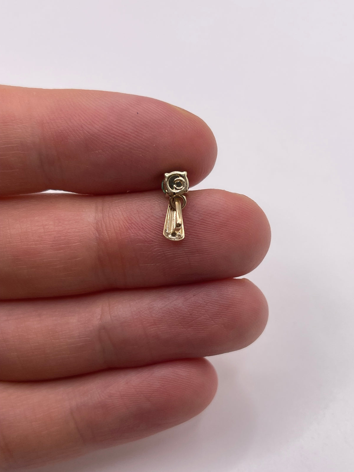 9ct gold emerald pendant