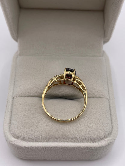 9ct gold garnet ring