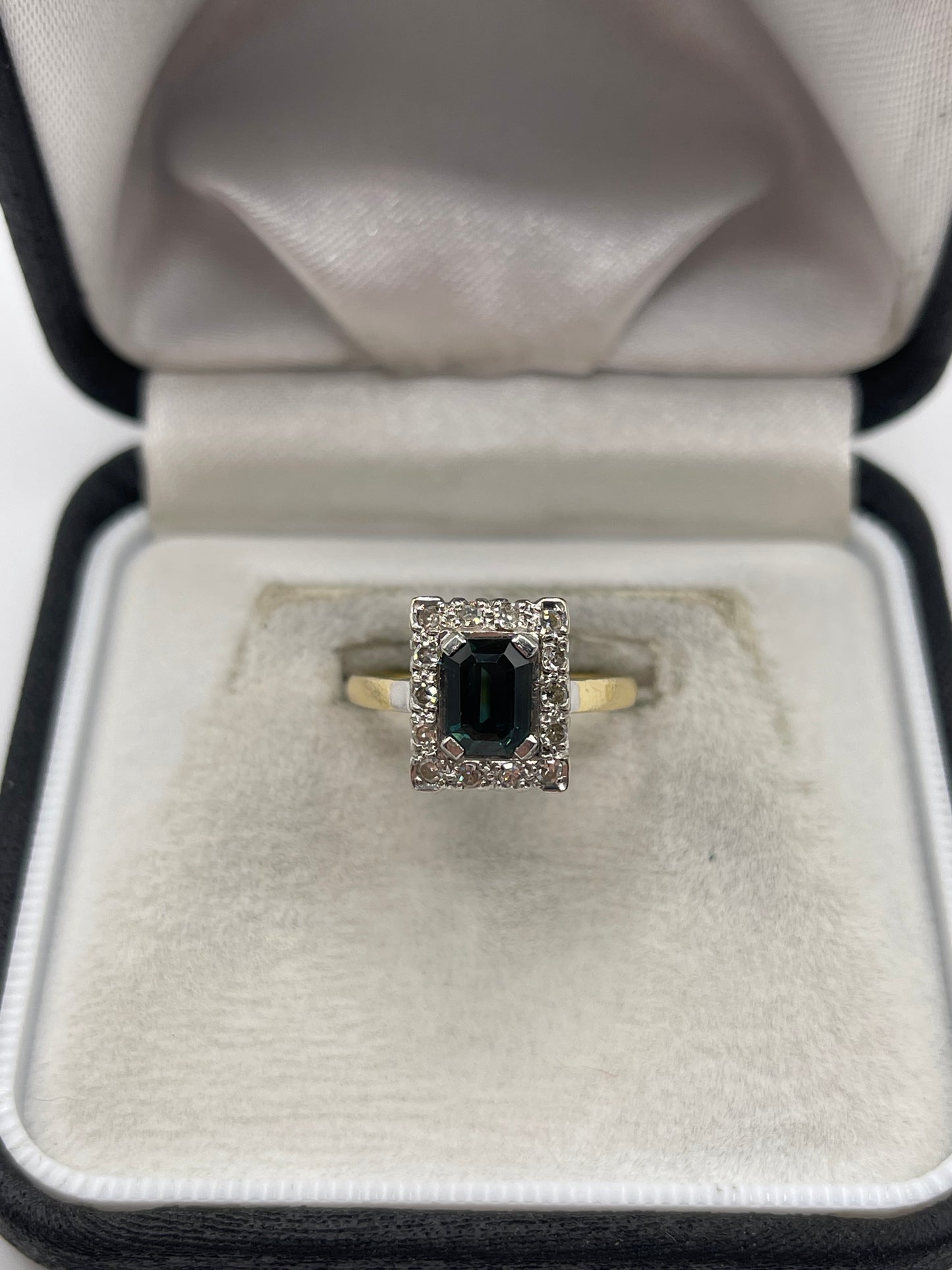 18ct gold sapphire and diamond ring