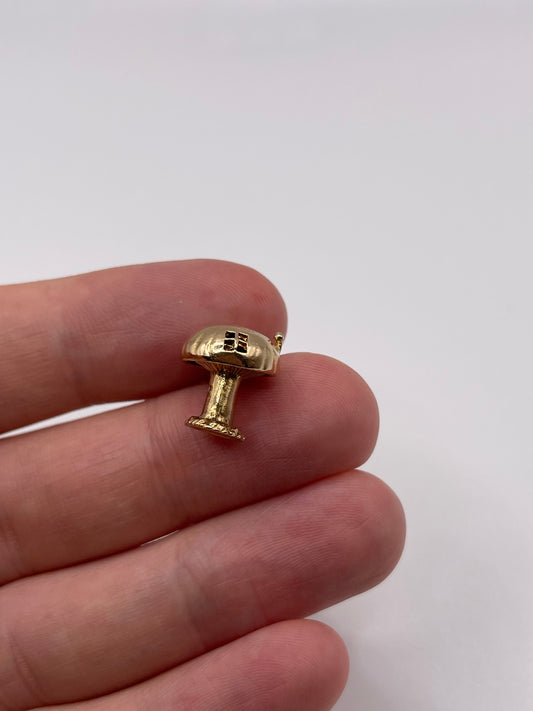 9ct gold toadstool / mushroom charm