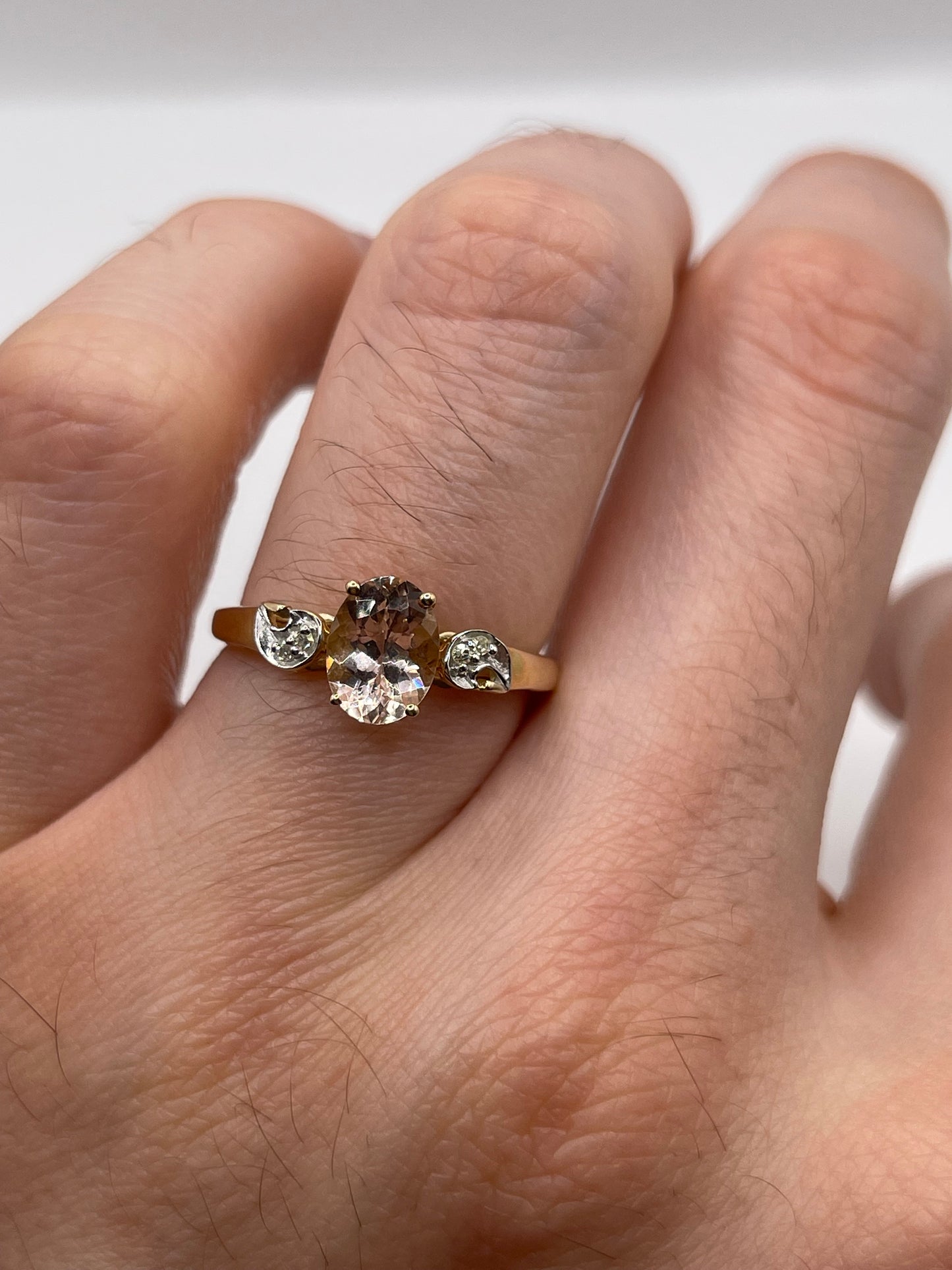 9ct gold morganite and diamond ring