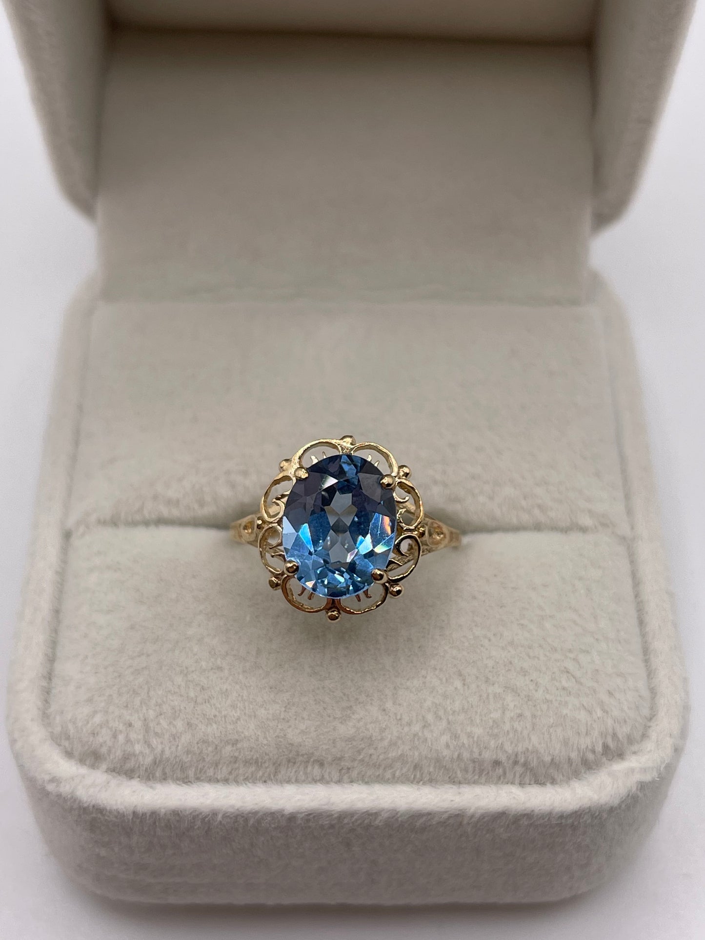 9ct gold synthetic spinel ring