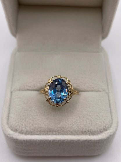 9ct gold synthetic spinel ring