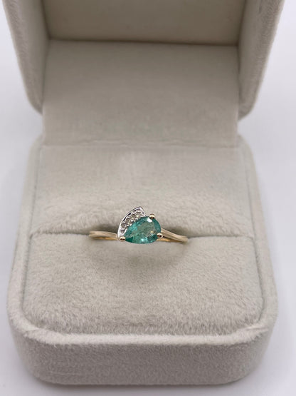 9ct gold emerald and diamond ring