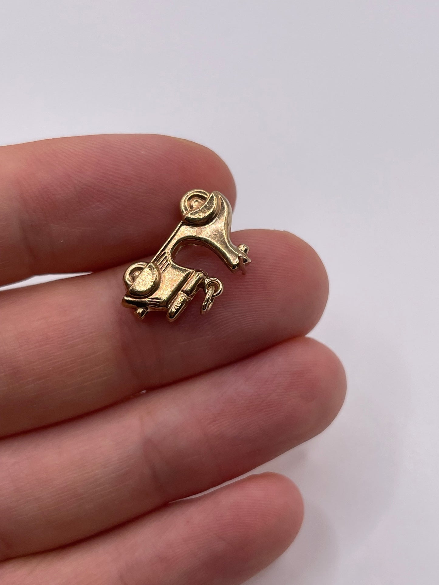 9ct gold Vespa charm