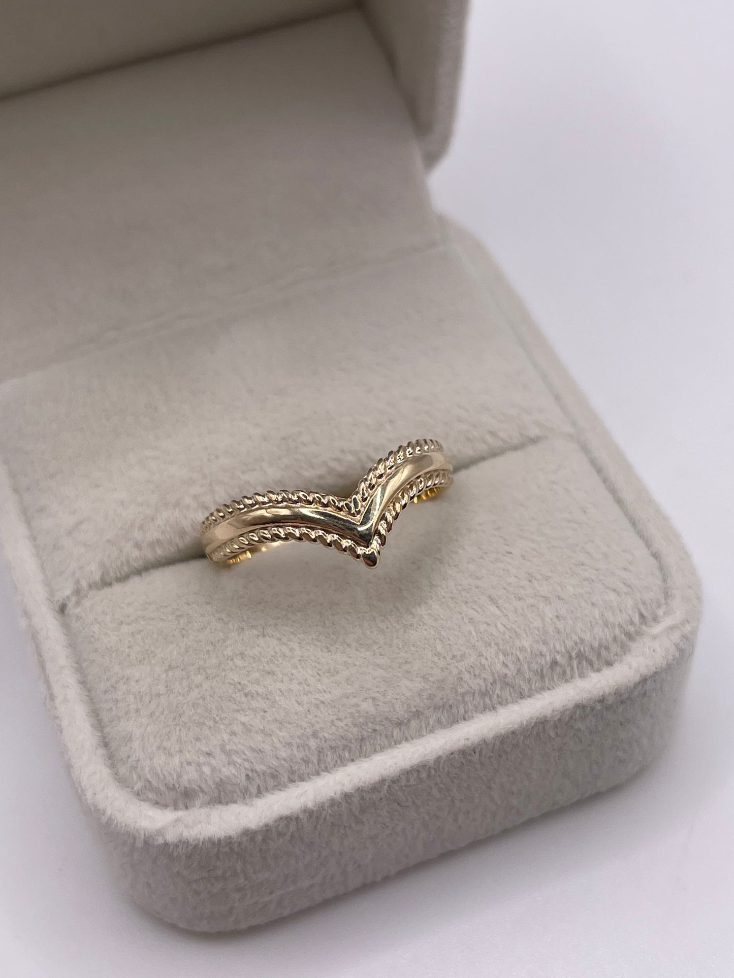 9ct gold wishbone ring