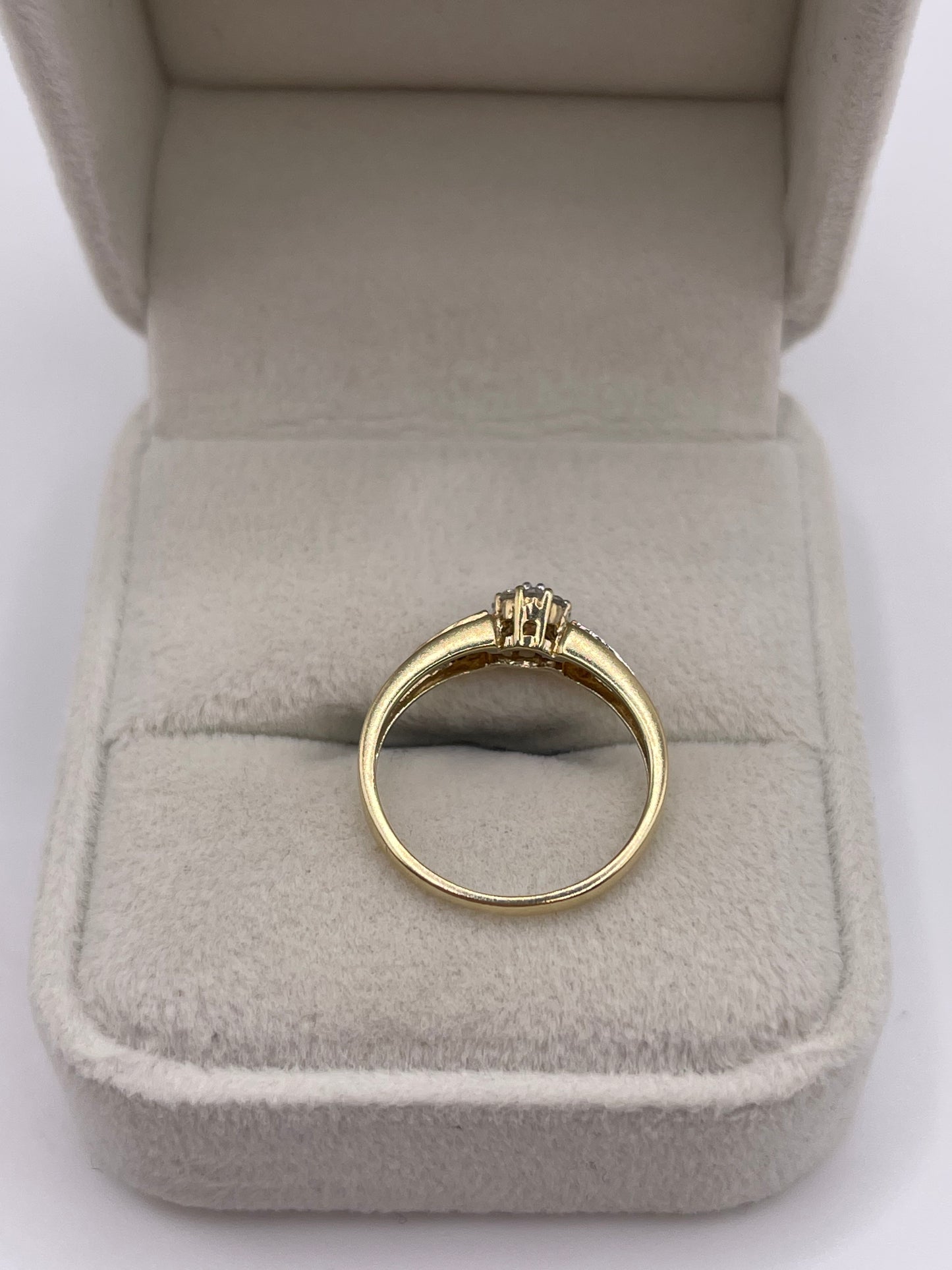 9ct gold diamond cluster ring