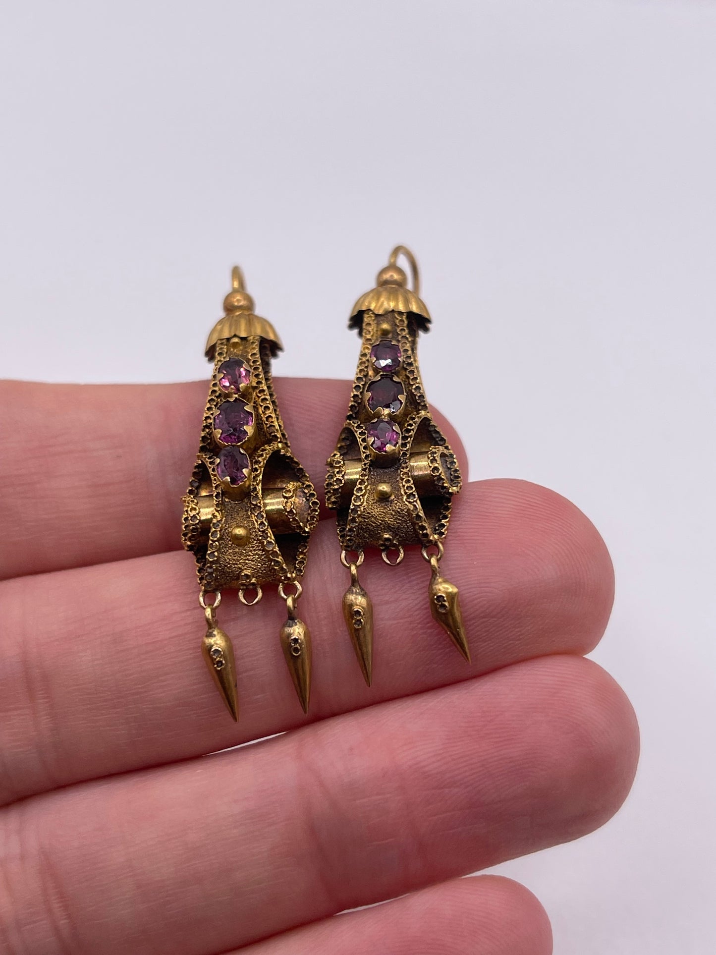 Antique 15ct gold garnet earrings