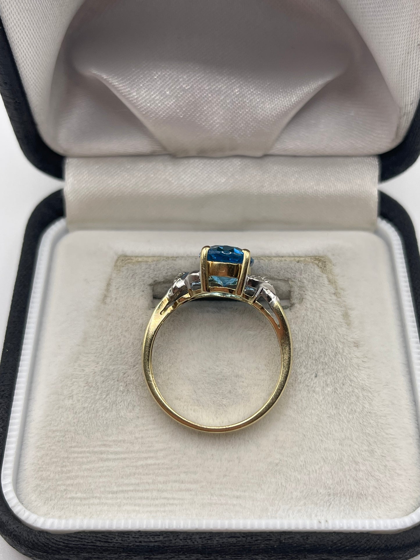 9ct gold blue topaz and diamond ring