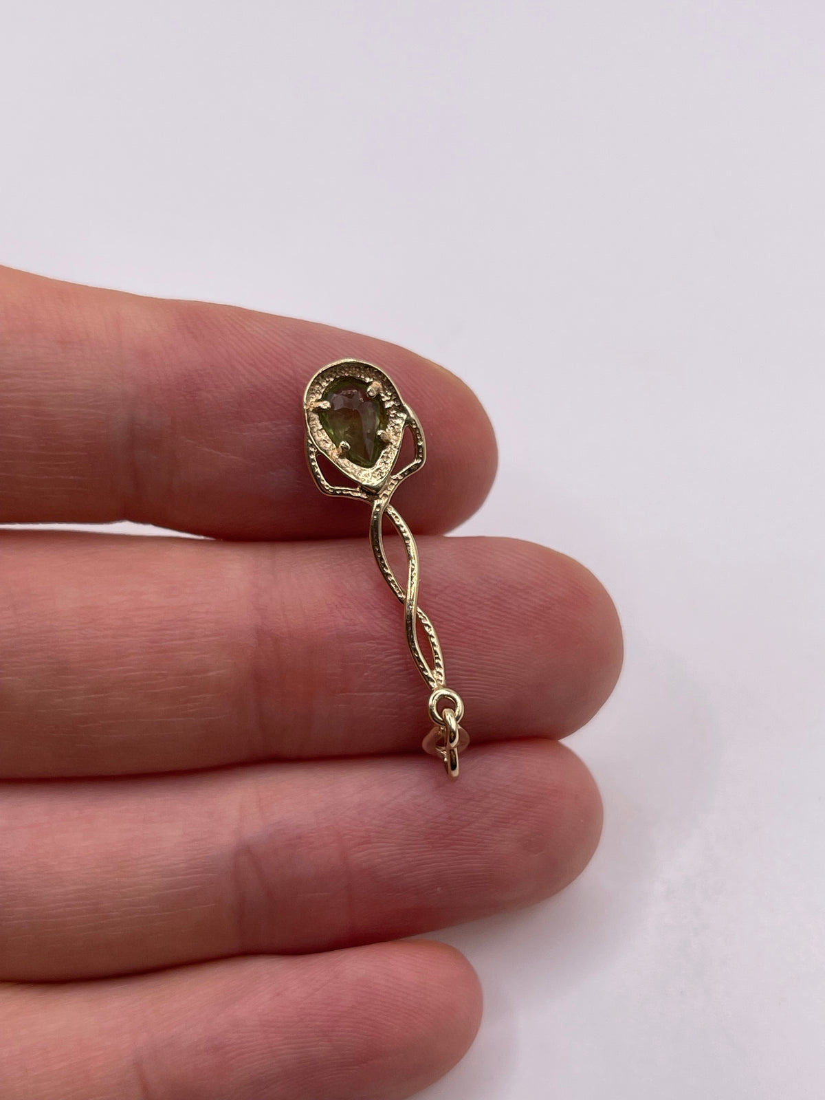 9ct gold quartz pendant