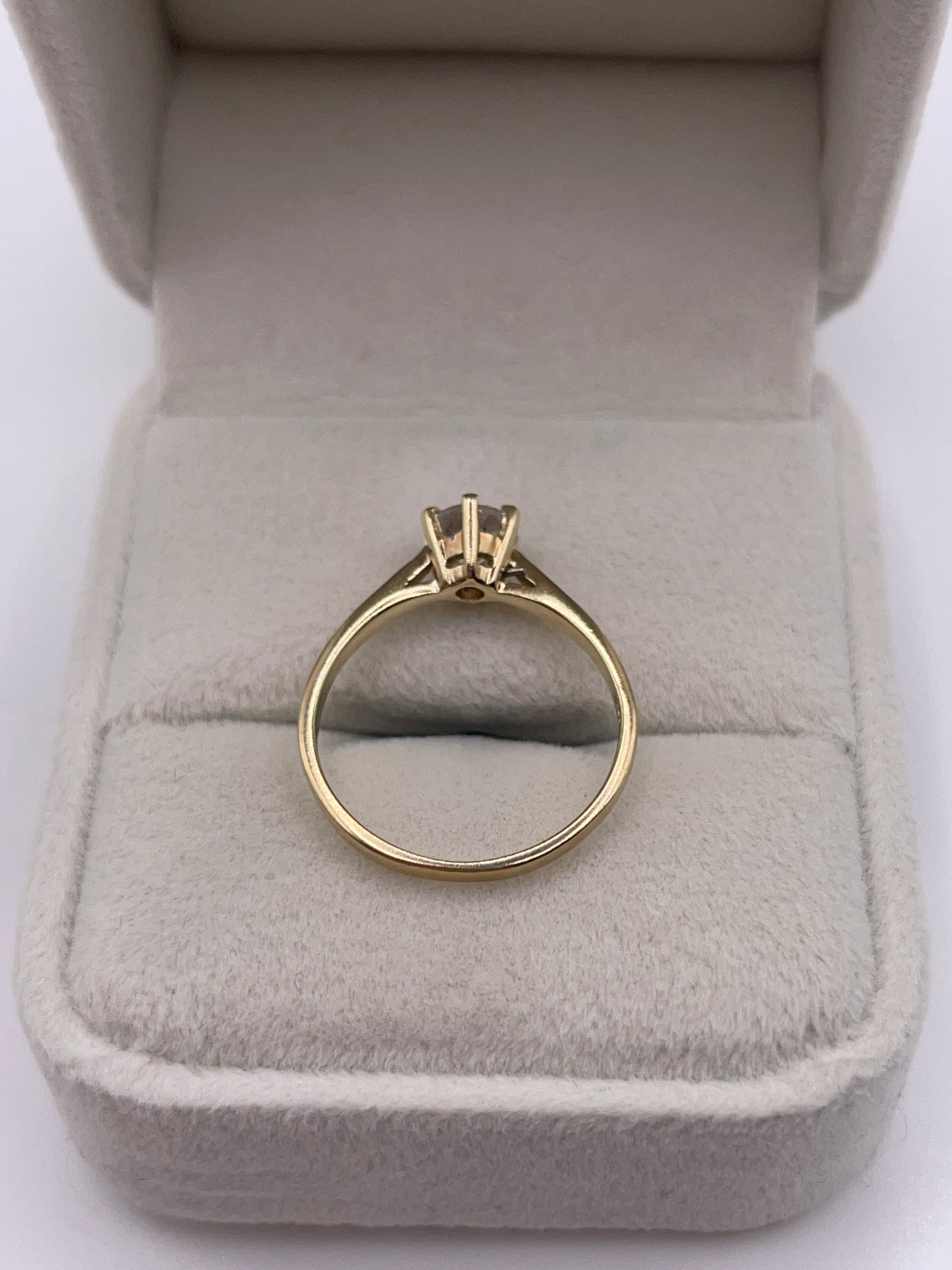 9ct gold rainbow moonstone ring
