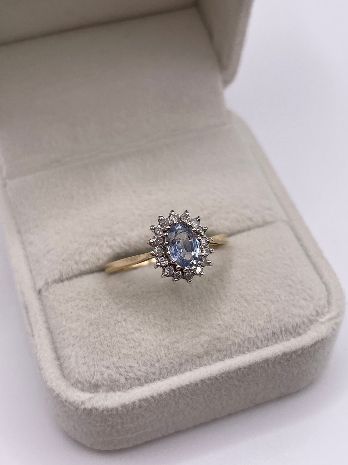 9ct gold sapphire and diamond ring