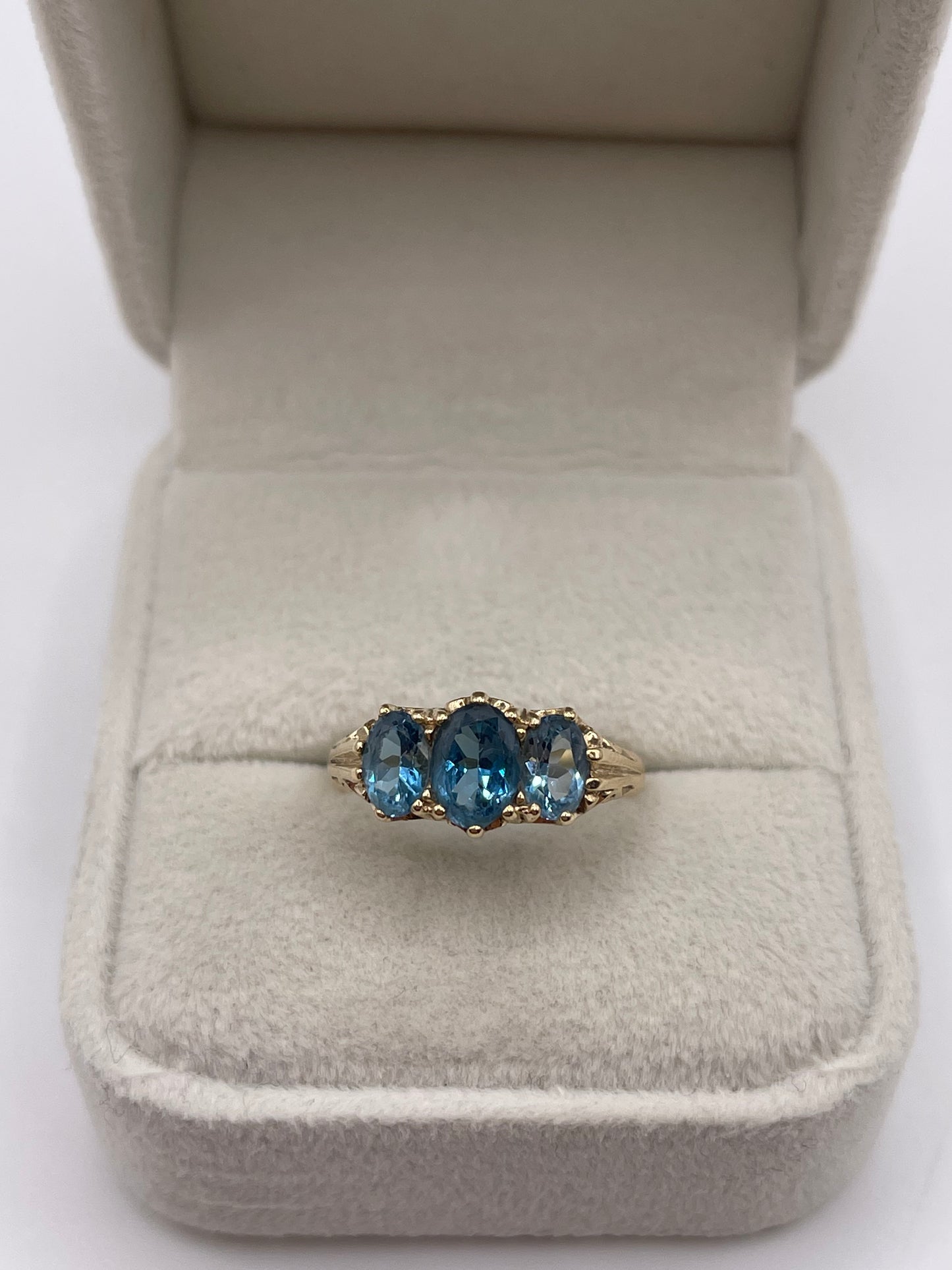 9ct gold topaz ring