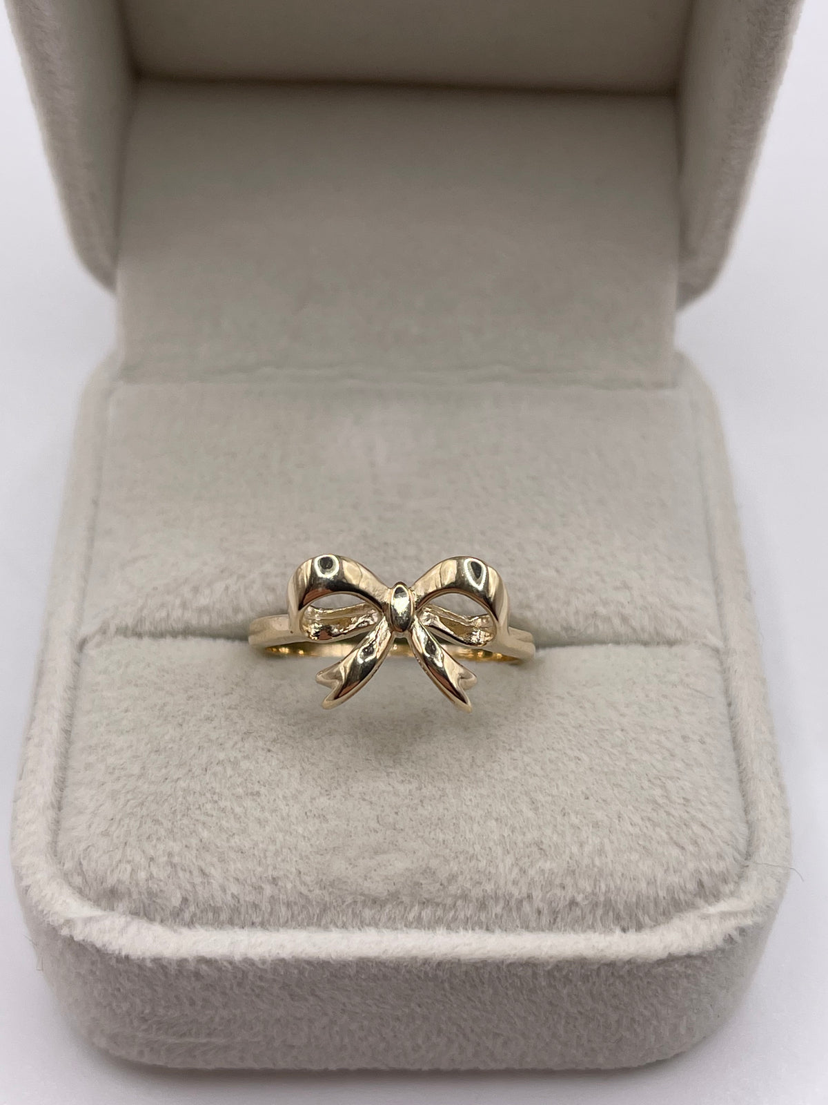 9ct gold bow ring