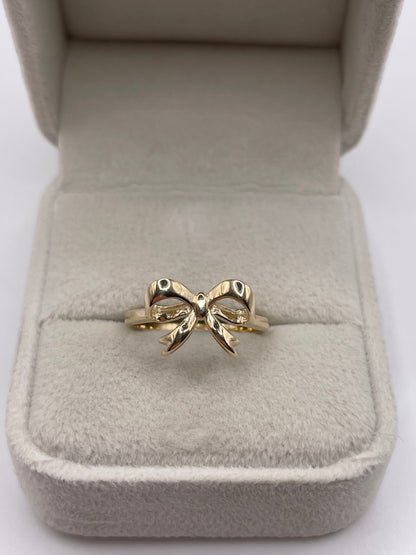 9ct gold bow ring