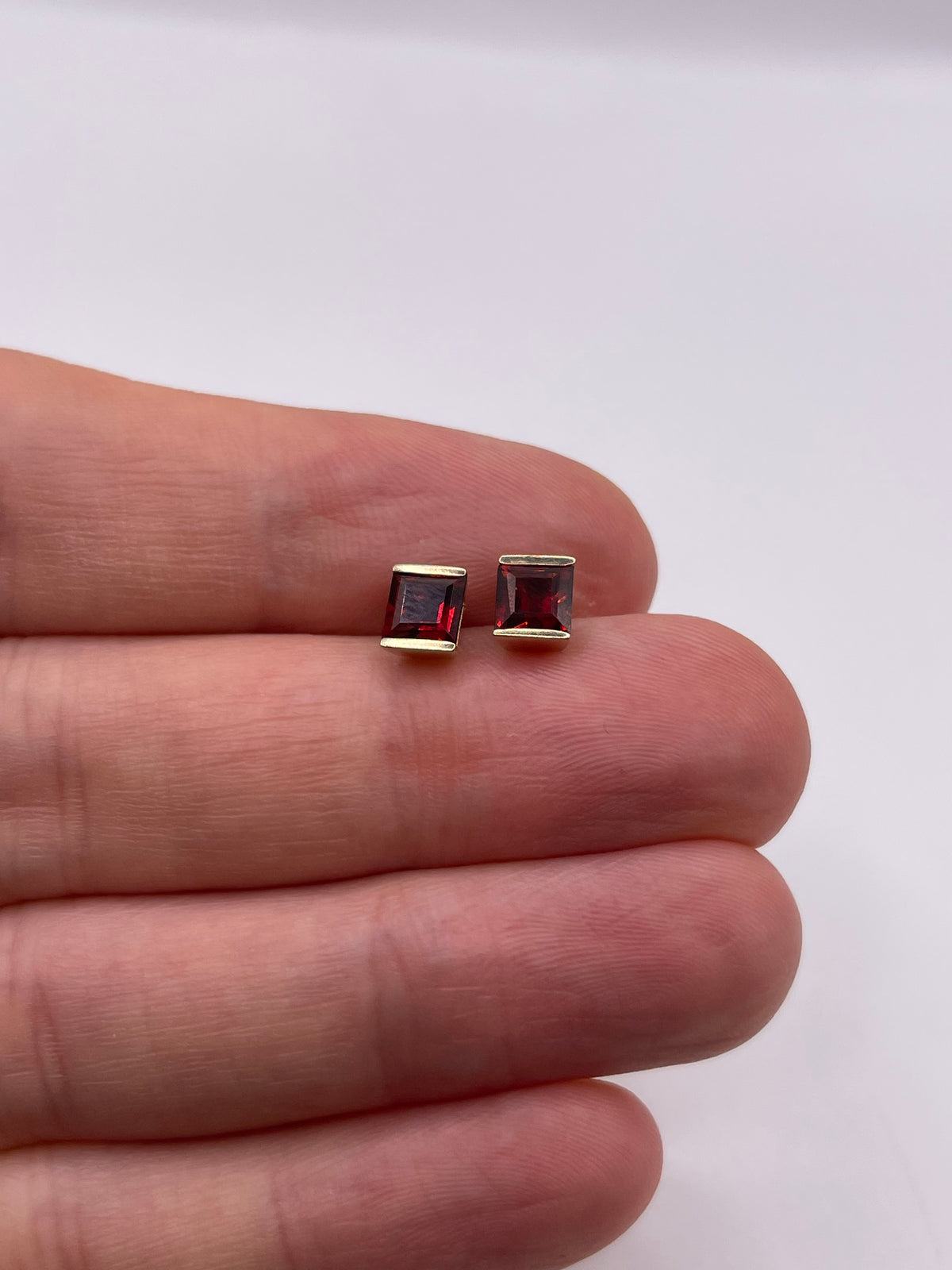 9ct gold garnet earrings