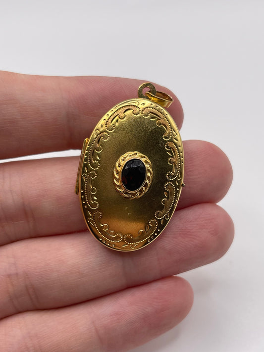9ct gold garnet locket