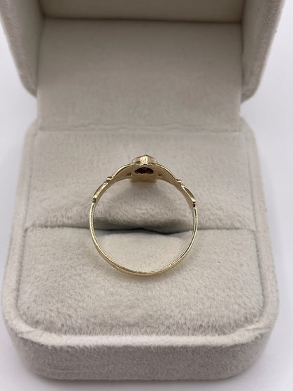 9ct gold garnet claddagh ring