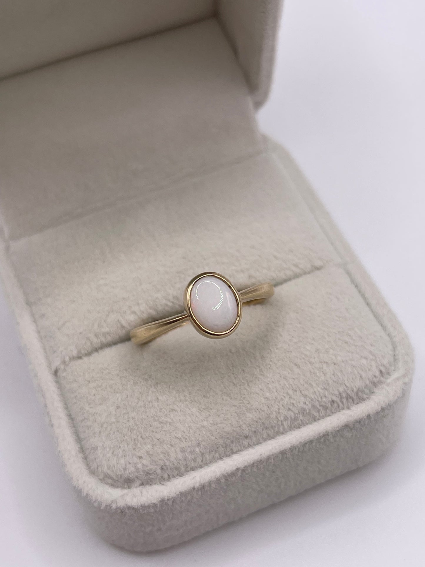 9ct gold opal ring