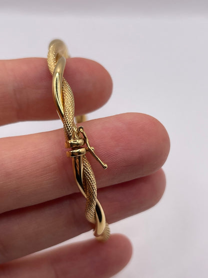 9ct gold bangle