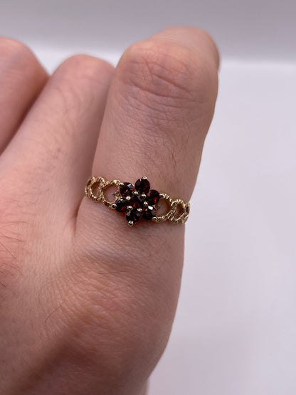 9ct gold garnet ring