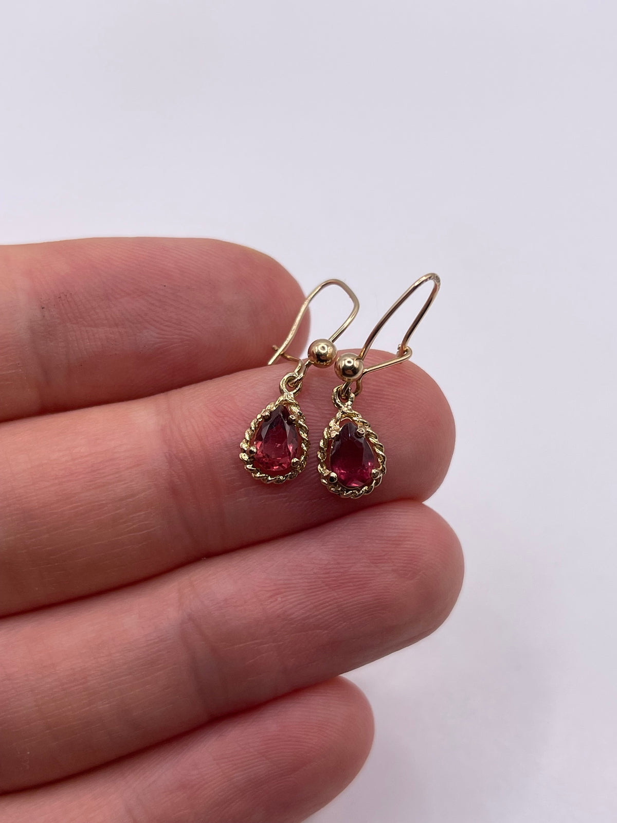9ct gold garnet earrings