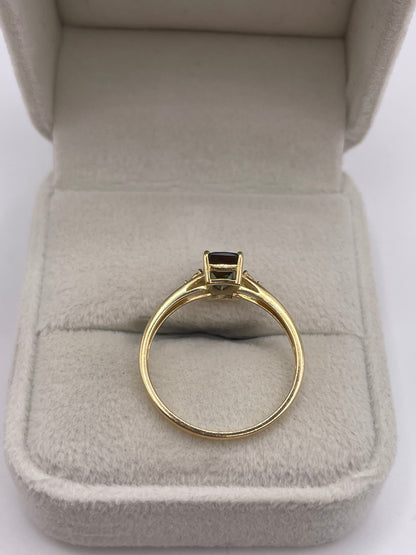 9ct gold quartz ring