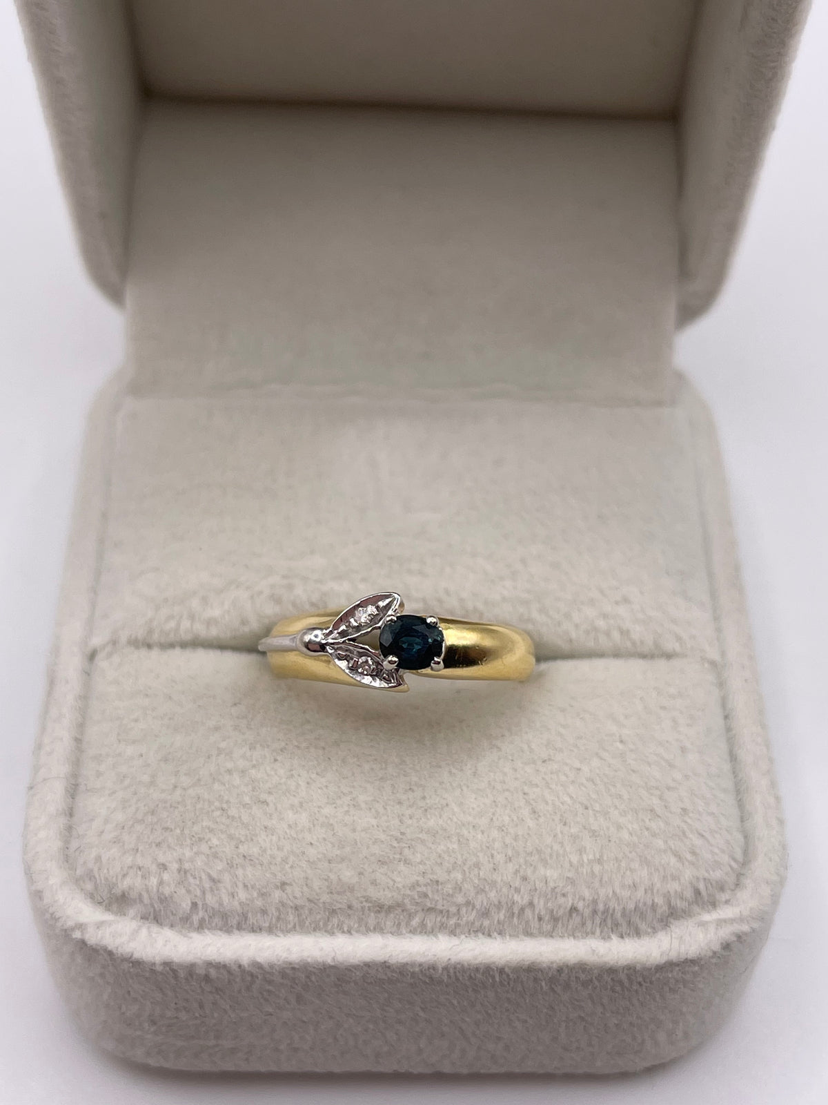 18ct gold sapphire and diamond ring