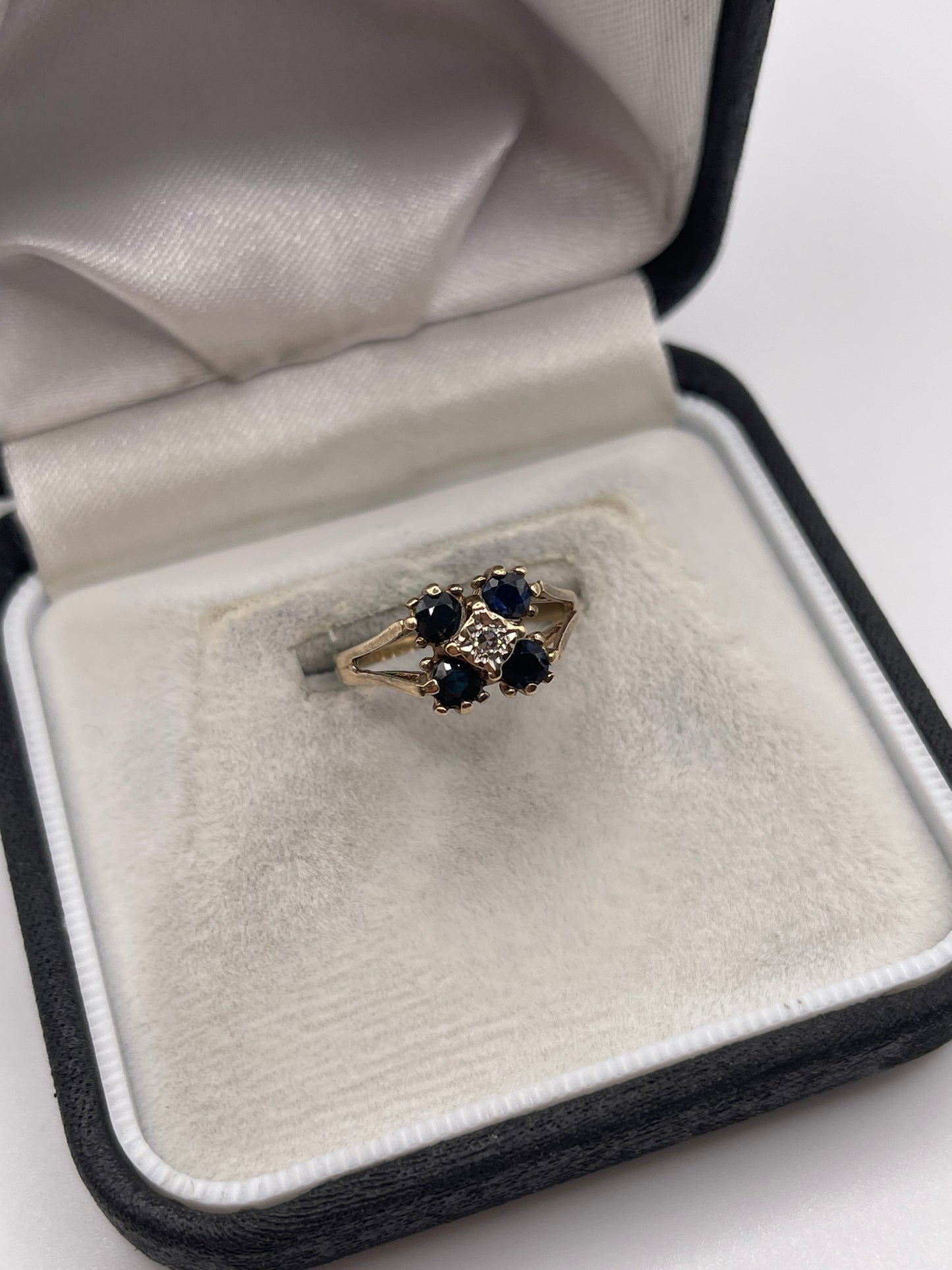 9ct gold sapphire and diamond ring