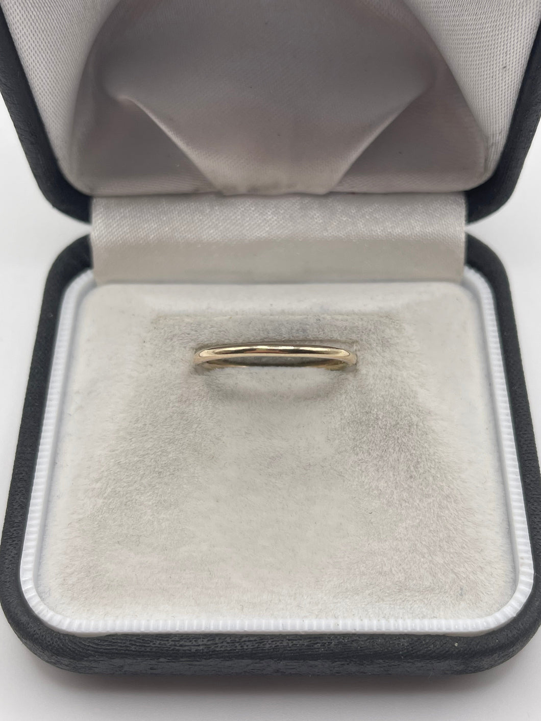 9ct gold stacking ring. Size 12.5-Z