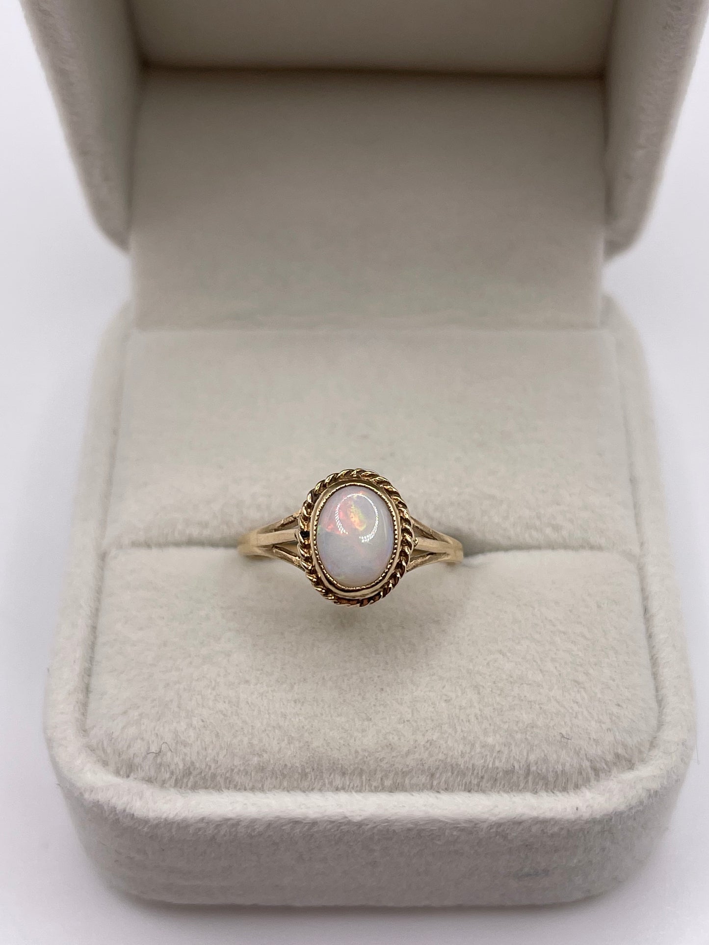 9ct gold opal ring